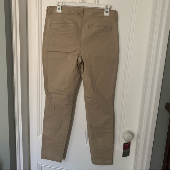2 for $20🌟 Old Navy khaki pants - Picture 2 of 5